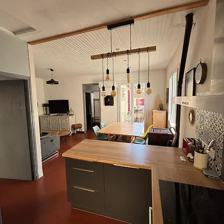 Holiday home Superbe Maison Proche Du Centre De *